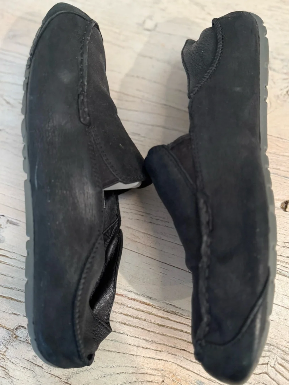 Men’s Black leather Ugg Loafers size 12